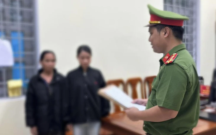 Điện gió cam kết làm đường rồi tháo chạy, dân khốn khổ vượt bùn lầy - Ảnh 2.