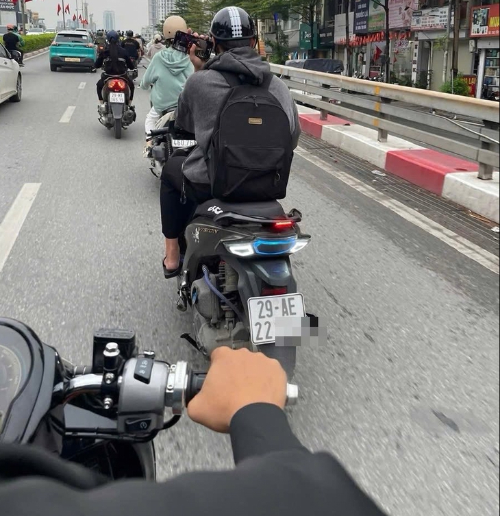 điện thoại - Ảnh 1.