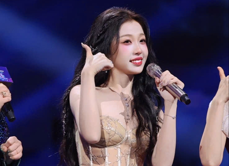 Ngu Thư Hân lại cố tình 'bắt chước' Triệu Lộ Tư? - Ảnh 4.