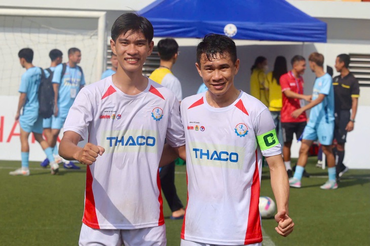 bóng đá công nhân - Ảnh 1.