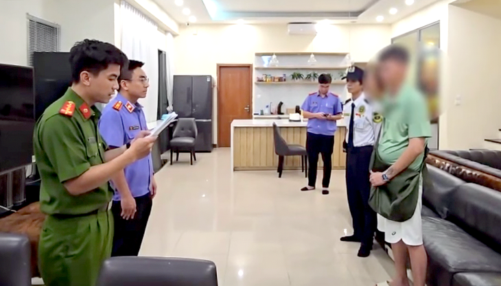 Công an khám xét nơi ở của diễn viên Trương Ngọc Ánh trong khu Thảo Điền - Ảnh 2.