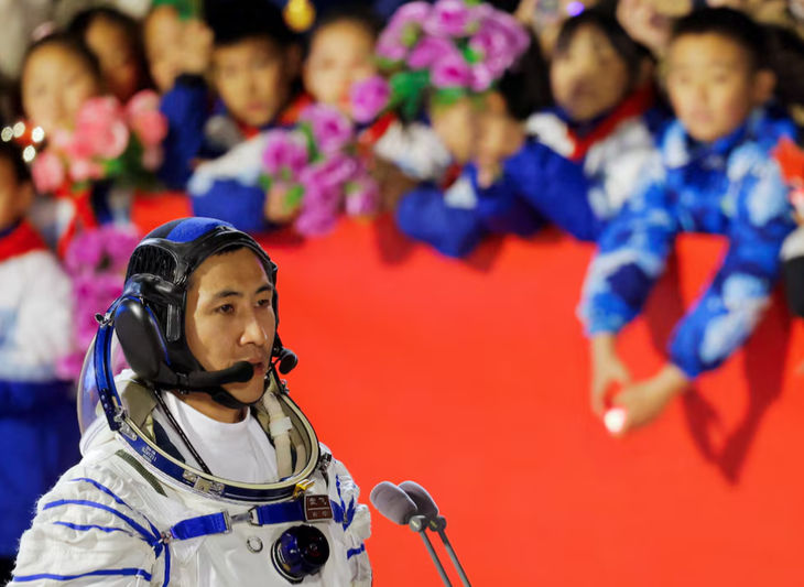 Trung Quốc đưa phi hành gia trẻ nhất lên trạm Thiên Cung - Ảnh 1. Trung Quốc đưa phi hành gia trẻ nhất lên Trạm Thiên Cung - Ảnh 1.