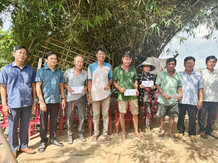 Cù lao Ông Hổ sạt lở nghiêm trọng, ‘nuốt’ cả con đường nông thôn - Ảnh 1.