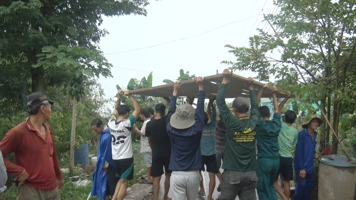 Cù lao Ông Hổ sạt lở nghiêm trọng, ‘nuốt’ cả con đường nông thôn - Ảnh 3.