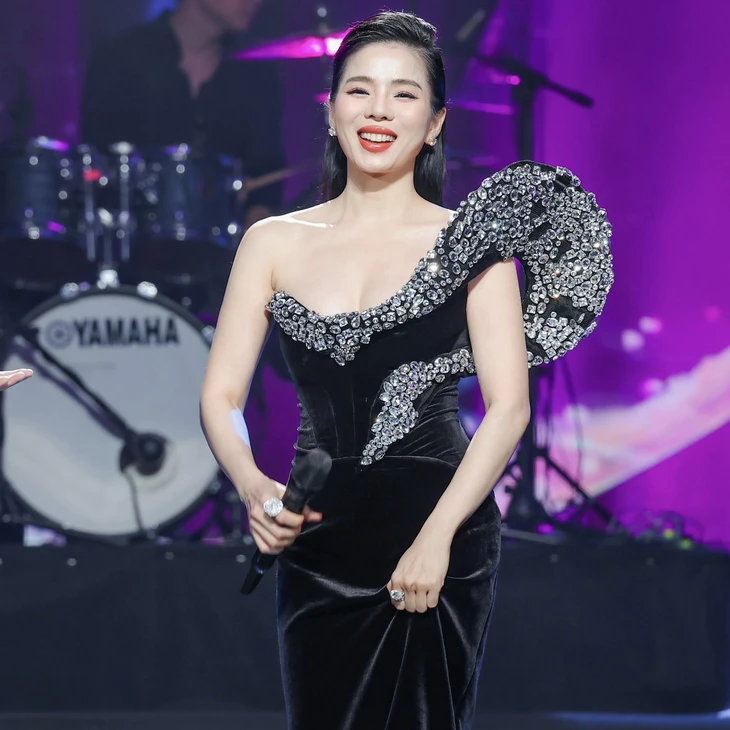 Ca sĩ từng hát lót kiếm 60 nghìn đồng/đêm, nay có nhà hàng chục tỉ ở Việt Nam và Mỹ  - Ảnh 2.