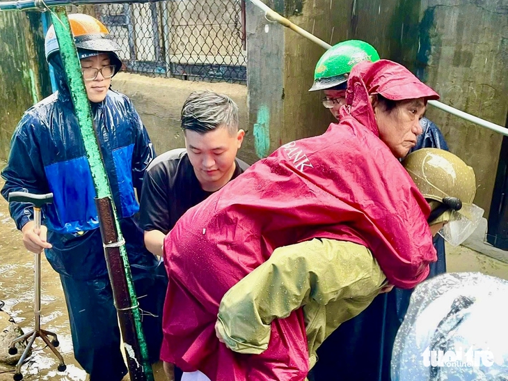 Bão Kalmaegi sập nhà, tốc mái la liệt nhưng ít thiệt hại về người, vì sao? - Ảnh 5.