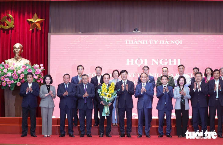 Tân Phó bí thư Hà Nội Nguyễn Đức Trung: 'Sẽ sâu sát cơ sở, tôn trọng nhân dân' - Ảnh 1.