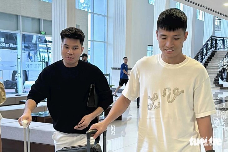 Tuyển Việt Nam bắt đầu hội quân, chiều mai tập luyện buổi đầu - Ảnh 1.