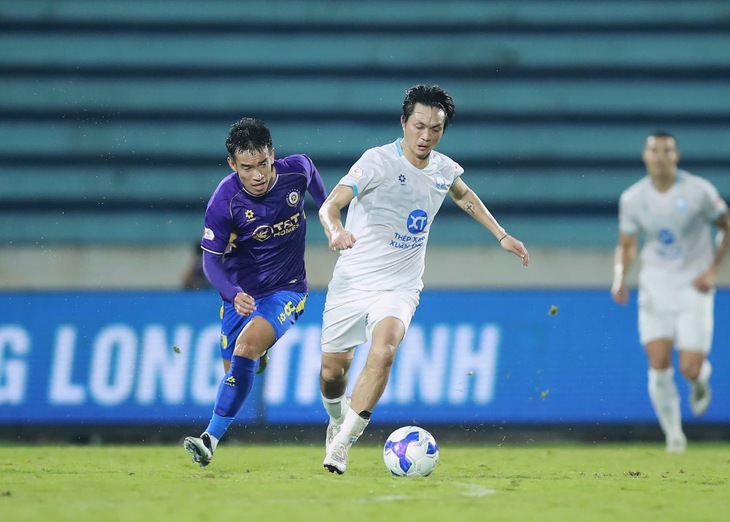 ‘Siêu phẩm’ vô lê giúp CLB Hà Nội cầm hòa Nam Định - Ảnh 3.