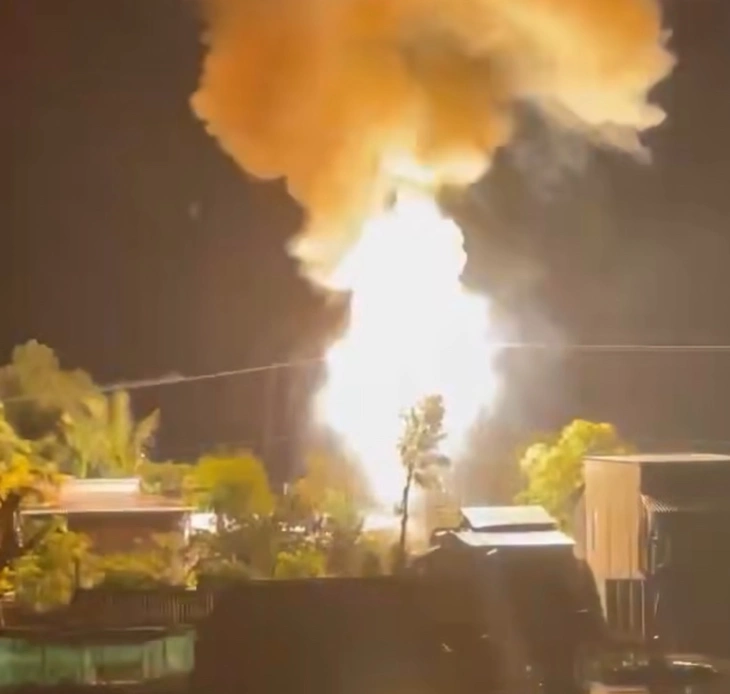 Cháy đường dây điện trung thế làm 1 người bị thương, ảnh hưởng 4 căn nhà - Ảnh 1.