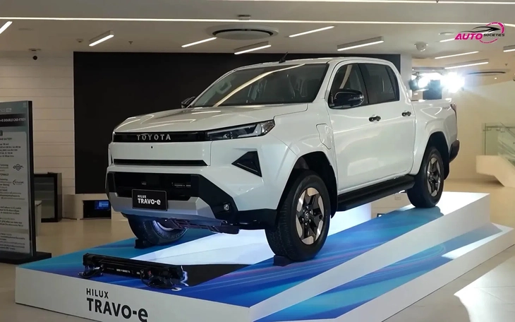 Toyota Hilux - Ảnh 7.