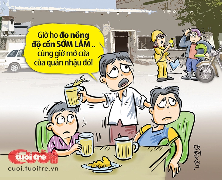 Khi cảnh sát giao thông đo nồng độ cồn từ giữa trưa - Ảnh 1.