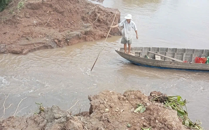 Nước lũ dâng cao kết hợp với triều cường, sạt lở ‘bủa vây’ miền Tây - Ảnh 5.