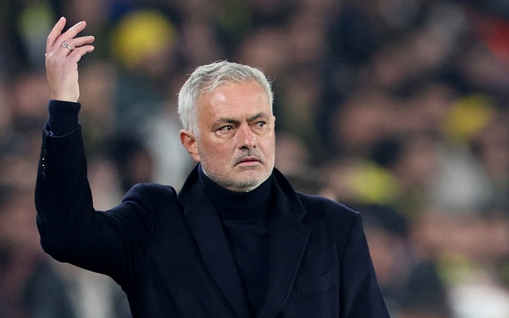 HLV Mourinho chỉ trích học trò gay gắt sau trận thua bạc nhược - Ảnh 2.