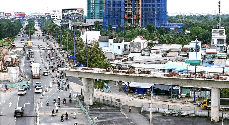 Thi công dự án trọng điểm gây hỏng mặt đường, TP.HCM yêu cầu khẩn trương khắc phục - Ảnh 1.