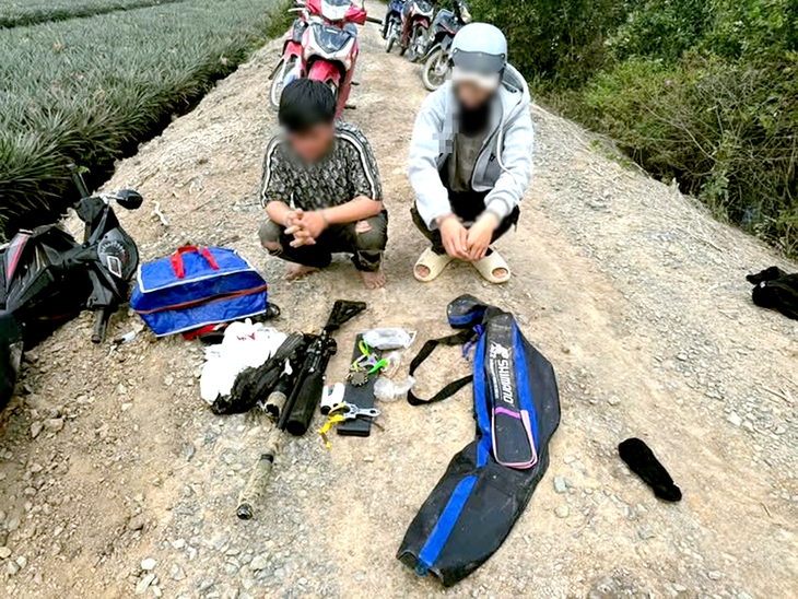 Bị bắt vì mua súng trên mạng xã hội để đi bắn chim - Ảnh 1.