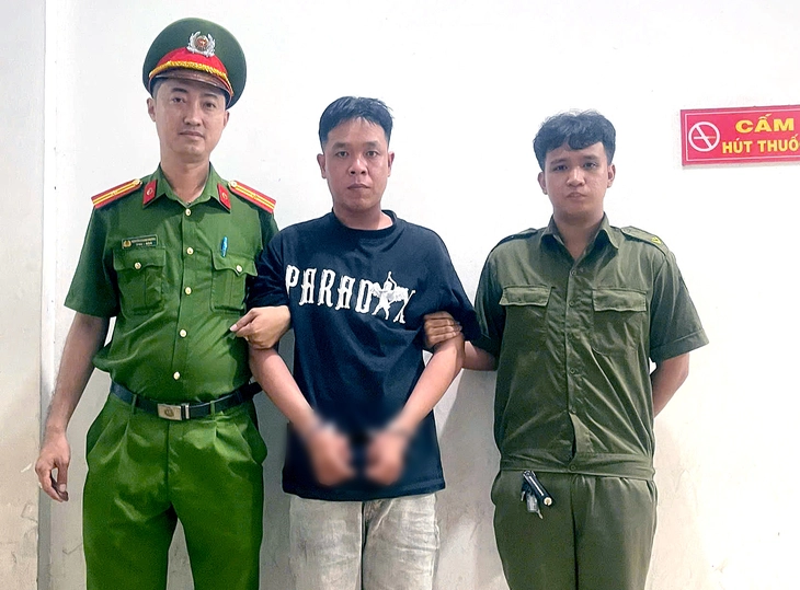 Mới ra tù 2 tháng lại bị bắt vì giật dây chuyền - Ảnh 1.