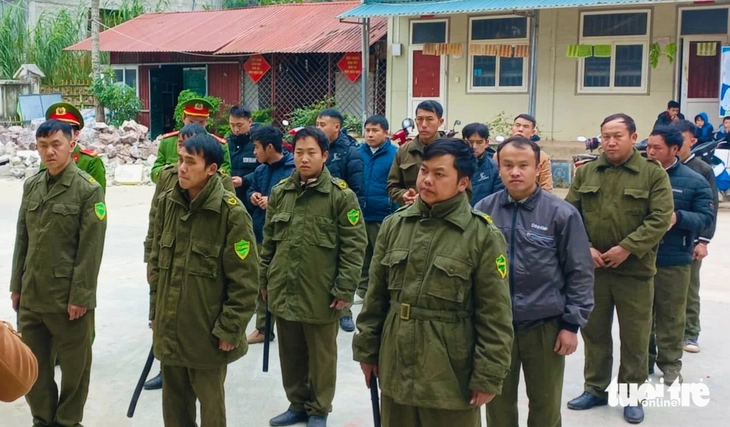 làm giả trang phục - Ảnh 1.