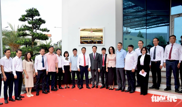 Gắn biển 3 công trình tiêu biểu ngành xây dựng chào mừng Đại hội Đảng bộ Chính phủ lần thứ I - Ảnh 1.