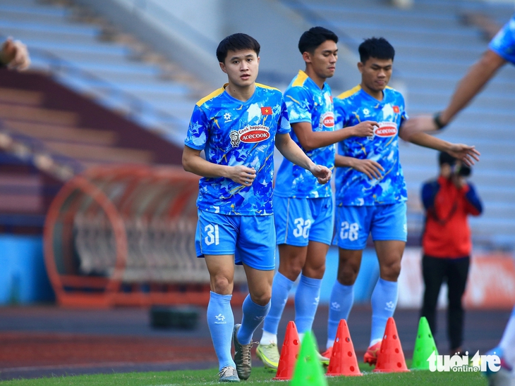 Xuân Son tập luyện dưới màu áo tuyển Việt Nam sau gần 1 năm - Ảnh 5.