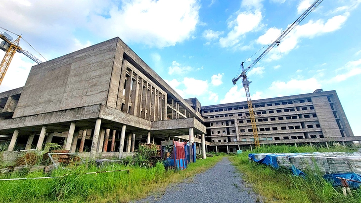 Nhìn từ chuyện bệnh viện 'đắp chiếu' - Ảnh 1.