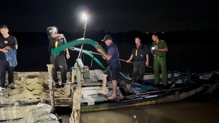 Gần 100 cảnh sát mật phục cả đêm, triệt phá đường dây cát tặc lớn trên sông Trà Khúc - Ảnh 2.