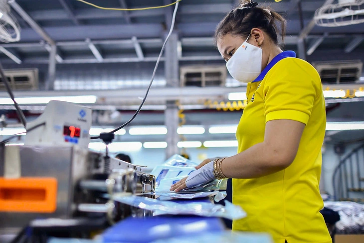 Tăng lương tối thiểu vùng ở nhiều xã phường của TP.HCM từ 1-1-2026 - Ảnh 1. tăng lương - Ảnh 1.