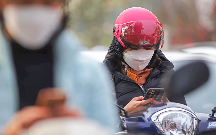 Đèn xanh 34 giây bất ngờ chuyển sang đèn vàng, tài xế giật mình đạp phanh - Ảnh 2.