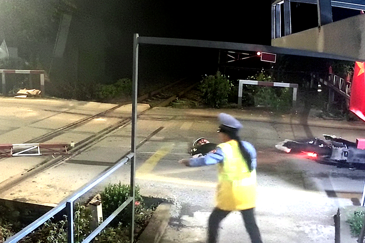 Thủ tướng tặng bằng khen cho 4 nữ nhân viên gác chắn cứu người, cứu tàu - Ảnh 2.