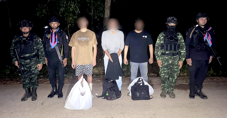 Thái Lan bắt đối tượng vượt biên người Trung Quốc cầm 1.000 thẻ SIM - Ảnh 1.