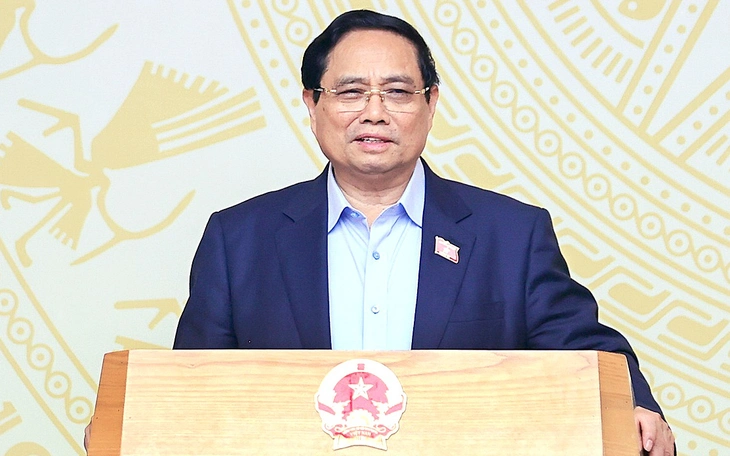 Người Hà Nội mang chăn, ghế chờ xuyên đêm ngoài trời chờ nộp hồ sơ mua nhà ở xã hội - Ảnh 4.