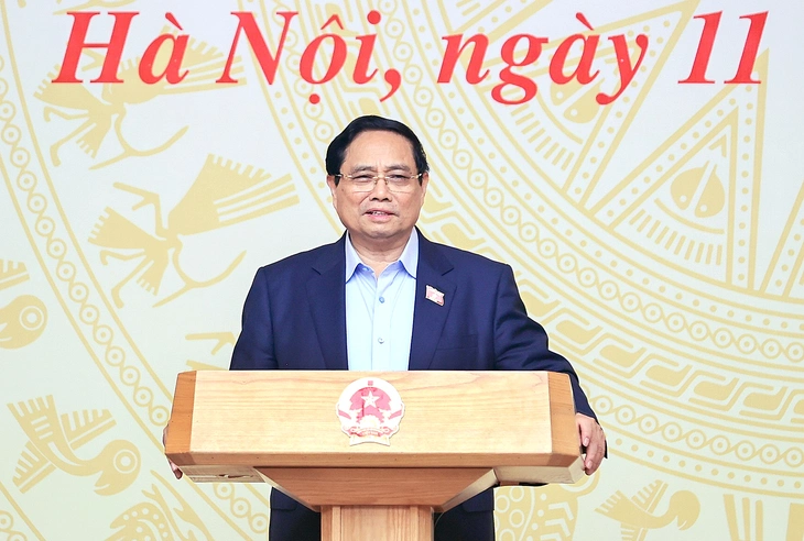 Thủ tướng: Điều tra xử nghiêm môi giới trái phép, nhận tiền 'chạy suất', 'cò mồi' nhà ở xã hội - Ảnh 1.