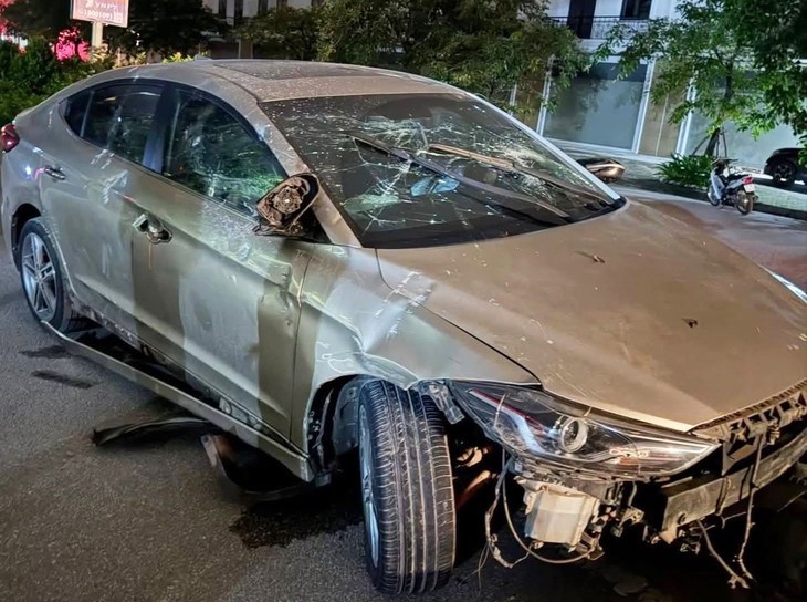 đám đông - Ảnh 1.