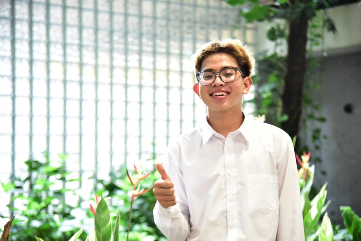 Nam sinh Văn Hiến từng làm 'thượng vàng hạ cám' để trang trải, giờ vững tin với giấc mơ giảng đường - Ảnh 1. Nam sinh Văn Hiến từng nhuộm tóc, làm đủ việc để kiếm sống giờ vững tin với giấc mơ giảng đường - Ảnh 1.
