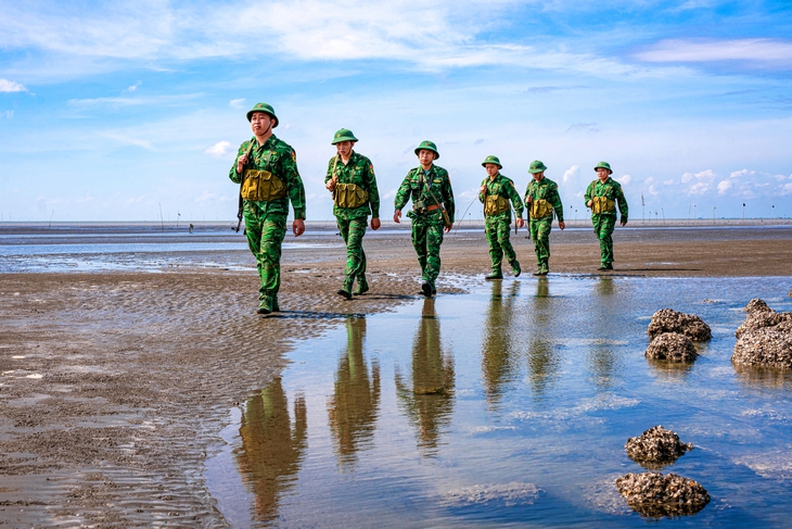 Học tập và làm theo tư tưởng, đạo đức, phong cách Hồ Chí Minh qua ảnh - Ảnh 8.