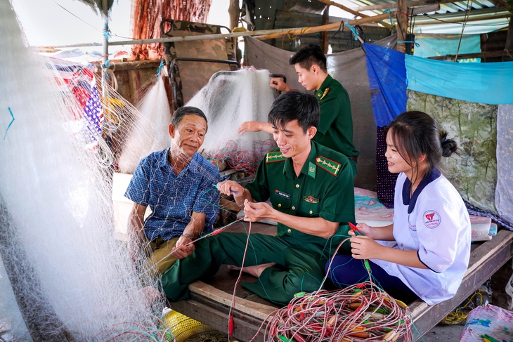 Hồ Chí Minh - Ảnh 11.