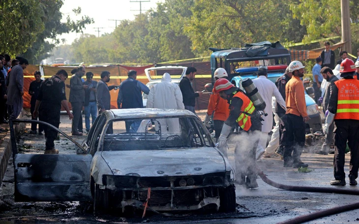 Tấn công đẫm máu tại Pakistan, ít nhất 190 người thiệt mạng - Ảnh 2.