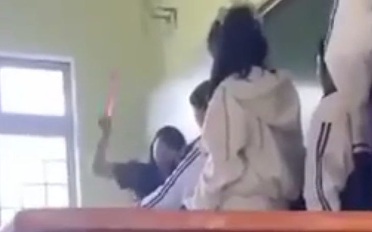 Cây thước nhựa và một quyết định khô cứng - Ảnh 2.