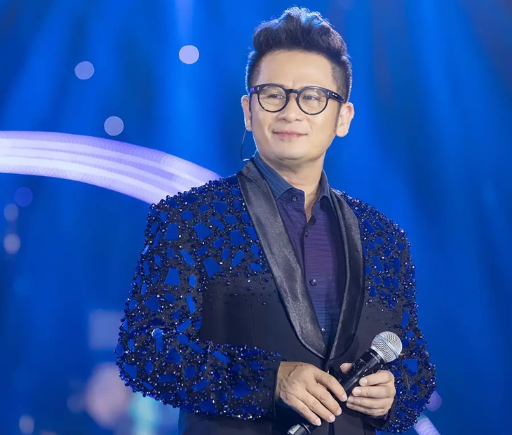 Bằng Kiều 52 tuổi: Hát càng hay, phát ngôn ngày càng... 'hú hồn' - Ảnh 1.