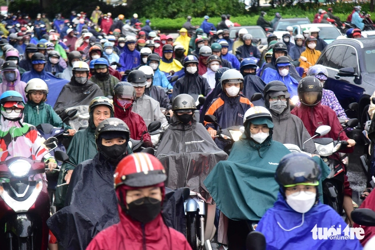 đội mưa - Ảnh 1.