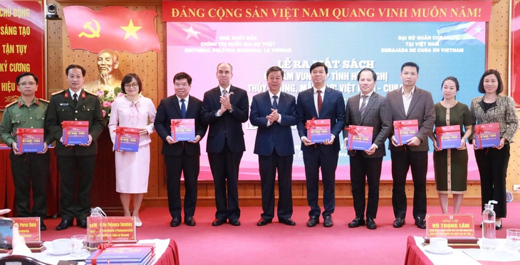 Cuốn sách gìn giữ ký ức lịch sử và tình đoàn kết đặc biệt Việt Nam - Cuba - Ảnh 2. Cuốn sách gìn giữ ký ức lịch sử và tình đoàn kết đặc biệt Việt Nam - Cuba - Ảnh 5.