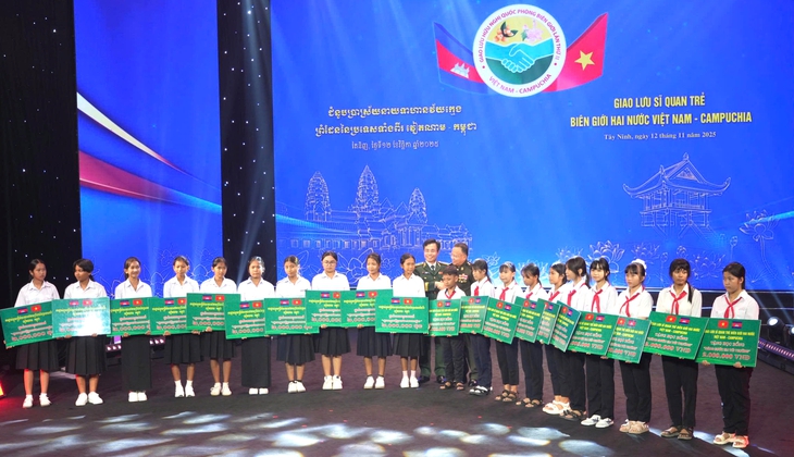 sĩ quan trẻ - Ảnh 2.