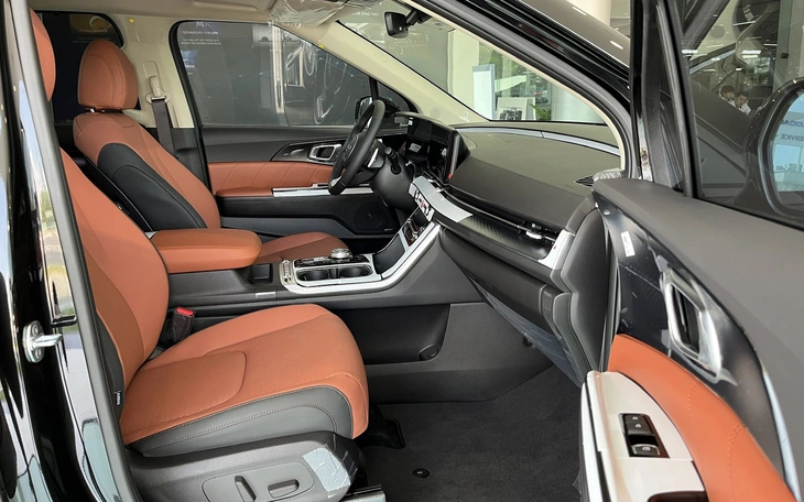 Kia Carnival máy xăng dọn kho giảm giá gần 400 triệu đồng tại đại lý, chạy đều 100km/ngày thì tiền tiết kiệm đủ đổ xăng 6 năm- Ảnh 6. Kia Carnival - Ảnh 5.