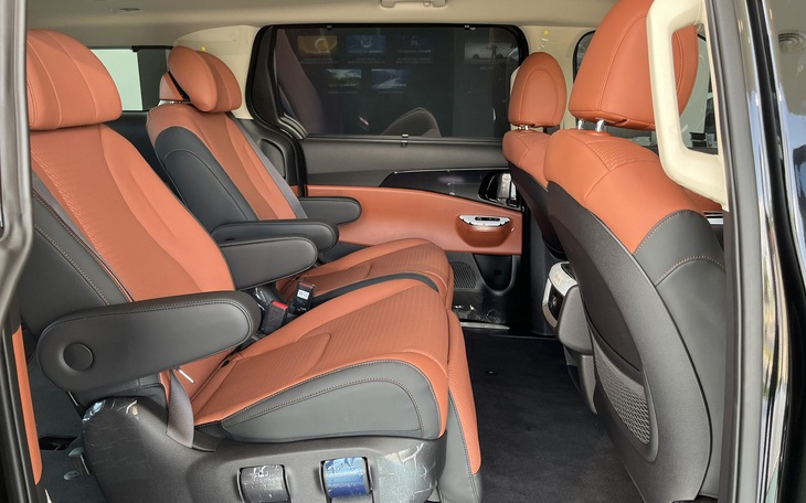 Kia Carnival máy xăng dọn kho giảm giá gần 400 triệu đồng tại đại lý, chạy đều 100km/ngày thì tiền tiết kiệm đủ đổ xăng 6 năm- Ảnh 7. Kia Carnival - Ảnh 6.