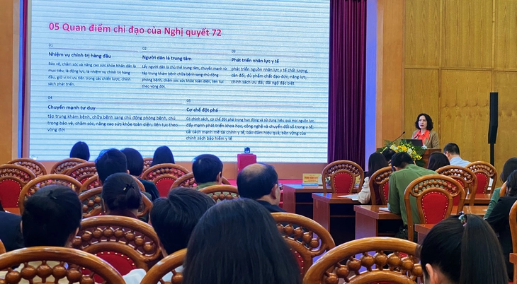 Khám sức khỏe đầu năm học chỉ 15.000 đồng/trẻ: Cần tăng đầu tư cho sức khỏe học đường - Ảnh 1.