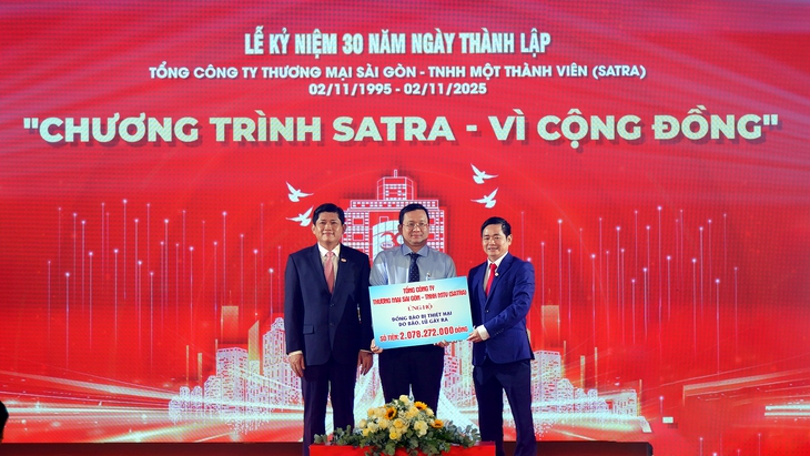 Hơn 2,8 tỉ đồng được SATRA ủng hộ đồng bào bị ảnh hưởng bởi bão, lũ - Ảnh 1.