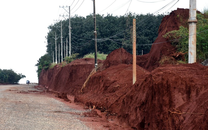 Đường tỉnh 948 hơn 1.200 tỉ đồng làm 4 năm chưa xong - Ảnh 6.