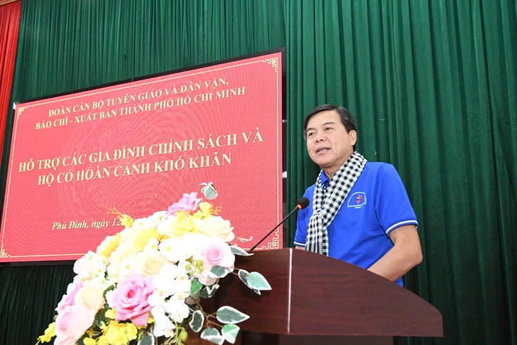 Đoàn tuyên giáo - báo chí TP.HCM tặng quà cho gia đình chính sách, hộ khó khăn tại Thái Nguyên - Ảnh 3.