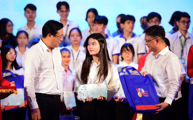 Tin vào cổ tích giữa đời - Ảnh 4.