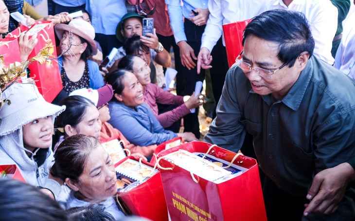 Thủ tướng: Phải đưa dân vùng kém an toàn ven biển đến khu tái định cư- Ảnh 4.